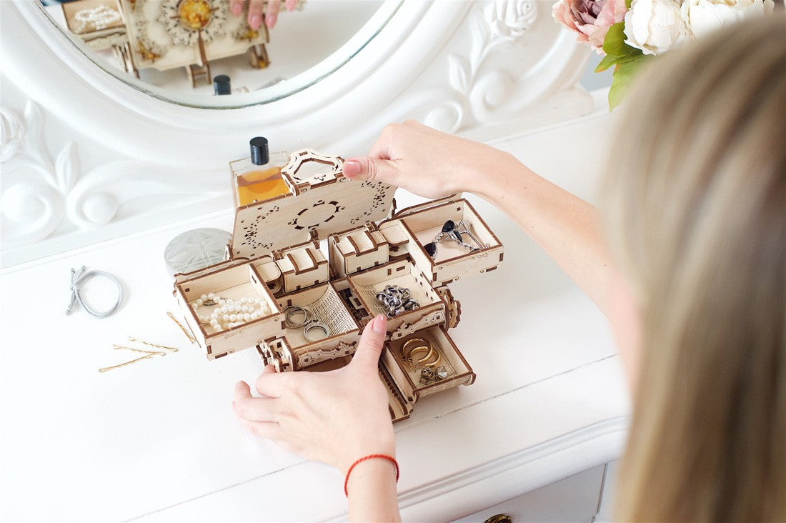 Ugears - The Amber Box mechanical model kit