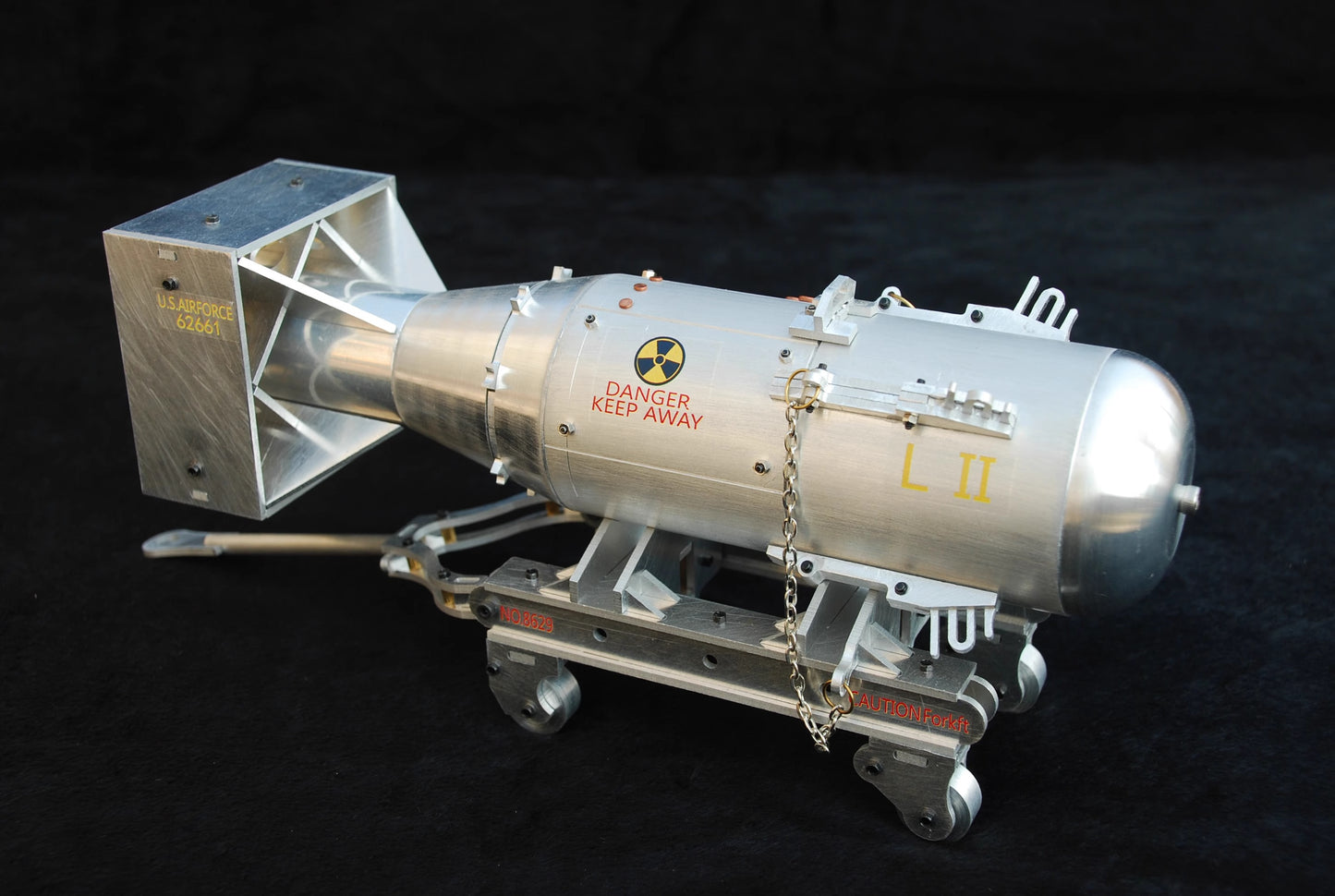 1/12 Full Metal WWII American Little Boy Nuclear Bomb Assembly Model